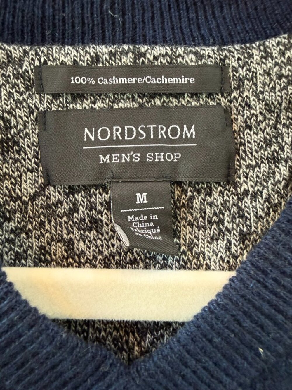Nordstrom Men's Shop 100% Cashmere V-Neck Sweater Navy M - Picture 3 of 4
